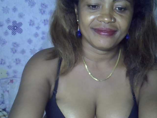 Sexywife1 live cam on BongaCams