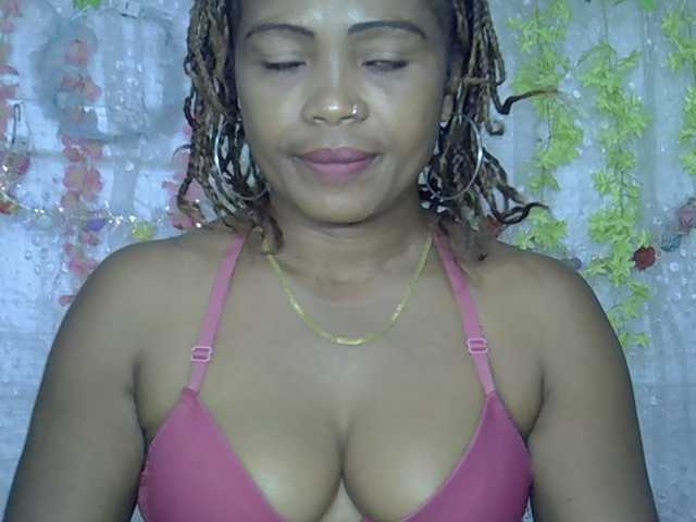 Sexywife1 live cam on BongaCams
