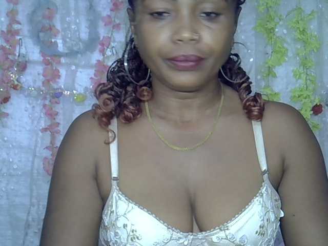 Sexywife1 live cam on BongaCams