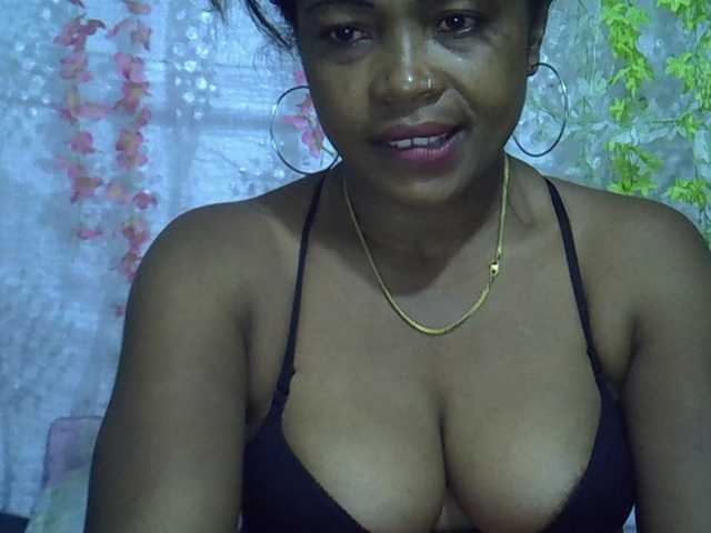 Sexywife1 live cam on BongaCams