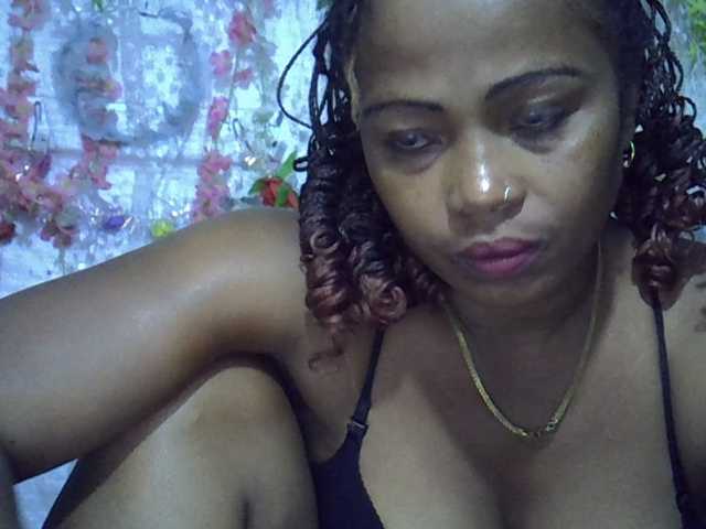 Sexywife1 live cam on BongaCams