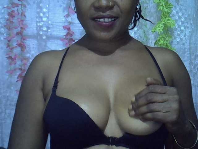 Sexywife1 — live female cam