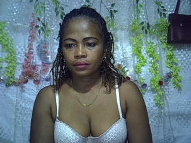 Sexywife1 live cam on BongaCams