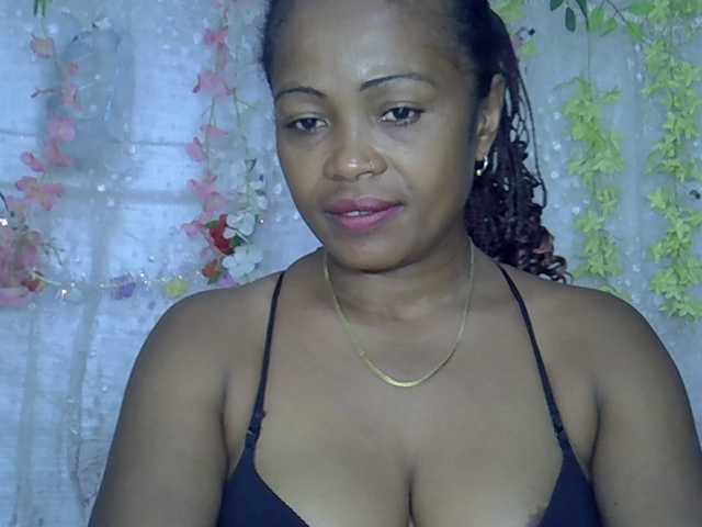 Sexywife1 live cam on BongaCams