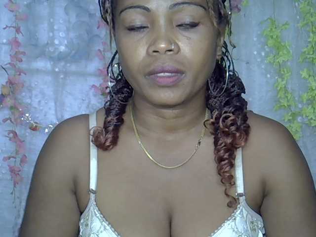 Sexywife1 live cam on BongaCams