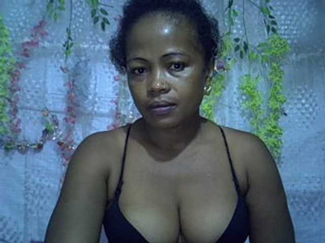 Sexywife1, en directo ahora en BongaCams