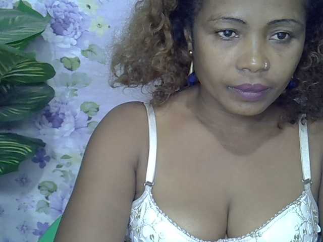 Sexywife1 live cam on BongaCams