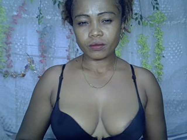 Sexywife1 live cam on BongaCams