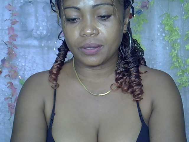 Sexywife1 live cam on BongaCams