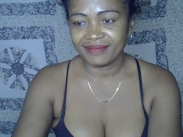 Sexywife1 live cam on BongaCams