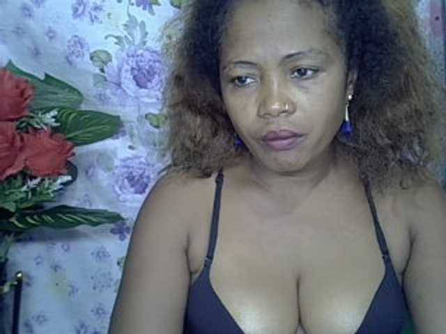 Sexywife1 live cam on BongaCams