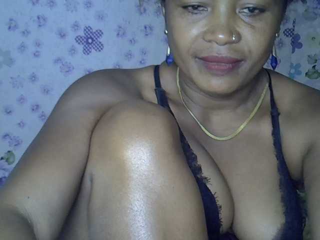 Sexywife1 live cam on BongaCams