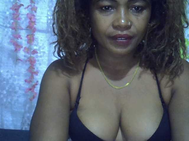 Sexywife1 live cam on BongaCams