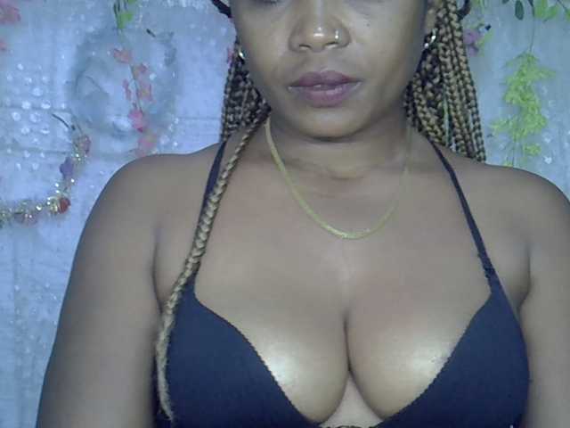 Sexywife1 live cam on BongaCams