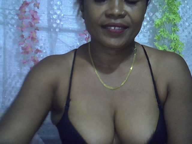 Sexywife1 live cam on BongaCams