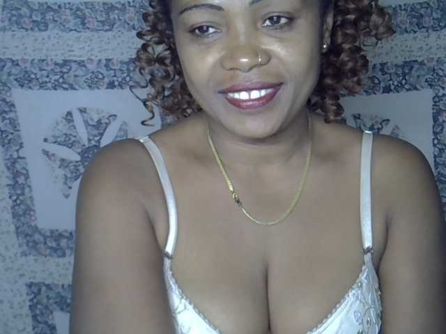 Sexywife1 live cam on BongaCams