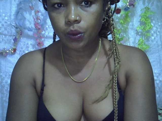Sexywife1 live cam on BongaCams