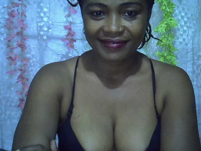 Sexywife1 — live female cam