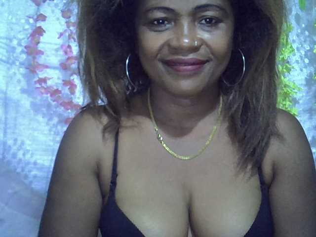 Sexywife1 live cam on BongaCams