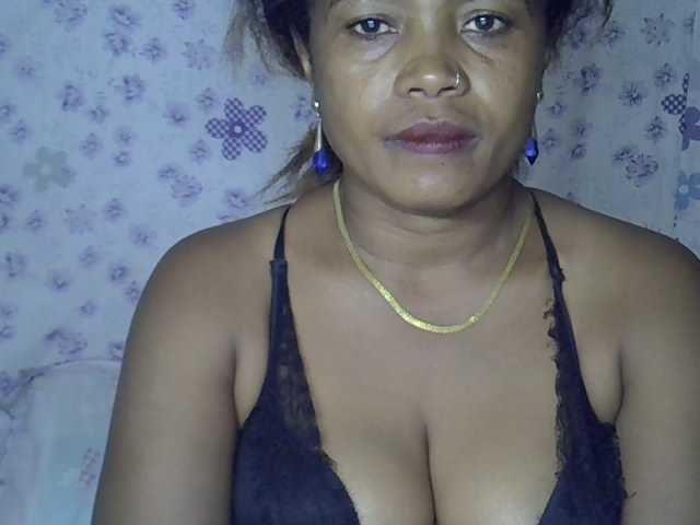 Sexywife1 live cam on BongaCams