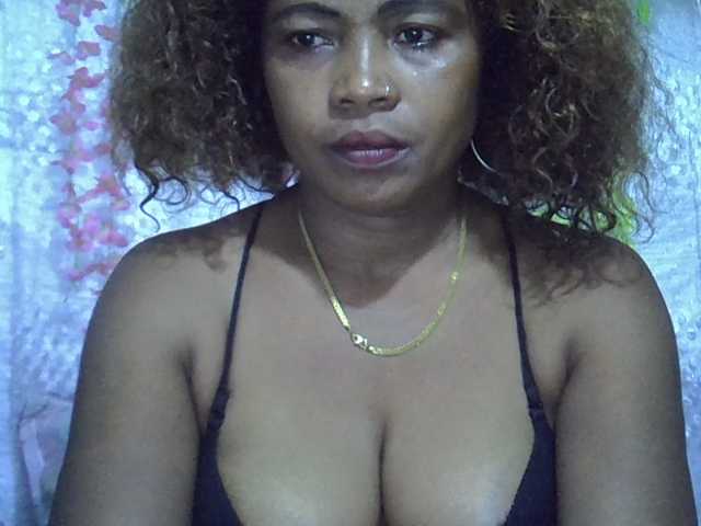 Sexywife1 live cam on BongaCams