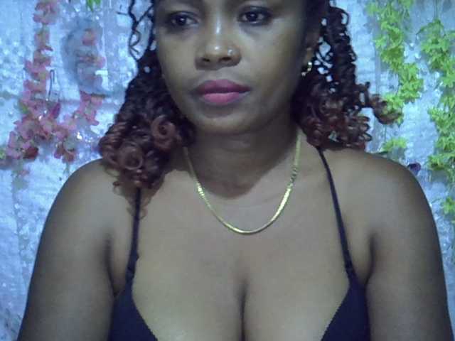 Sexywife1 live cam on BongaCams