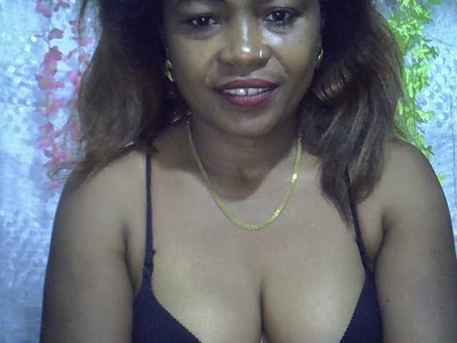 Sexywife1 live cam on BongaCams