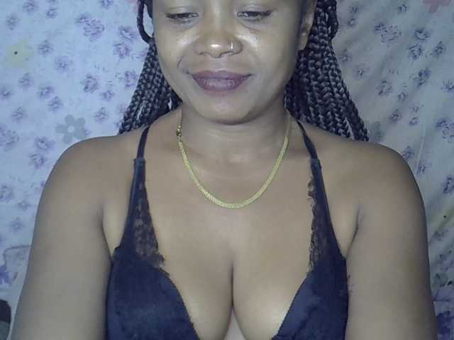 Sexywife1 live cam on BongaCams