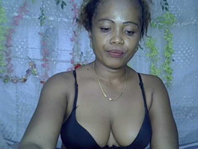 Sexywife1 live cam on BongaCams