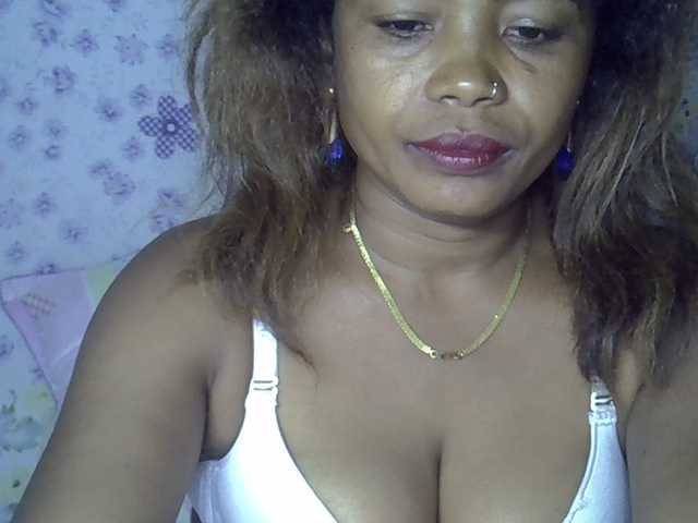 Sexywife1 live cam on BongaCams
