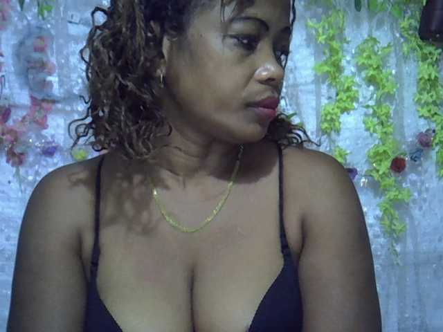 Sexywife1 live cam on BongaCams