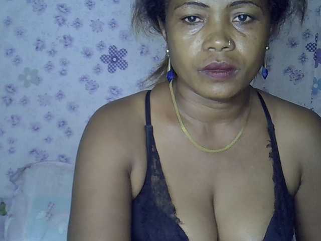 Sexywife1 live cam on BongaCams