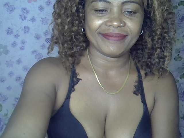 Sexywife1 live cam on BongaCams