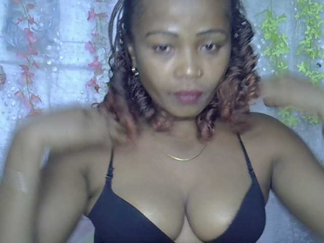 Sexywife1 live cam on BongaCams