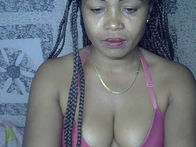 Sexywife1 live cam on BongaCams