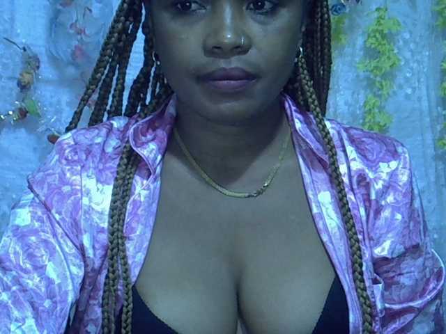 Sexywife1 live cam on BongaCams