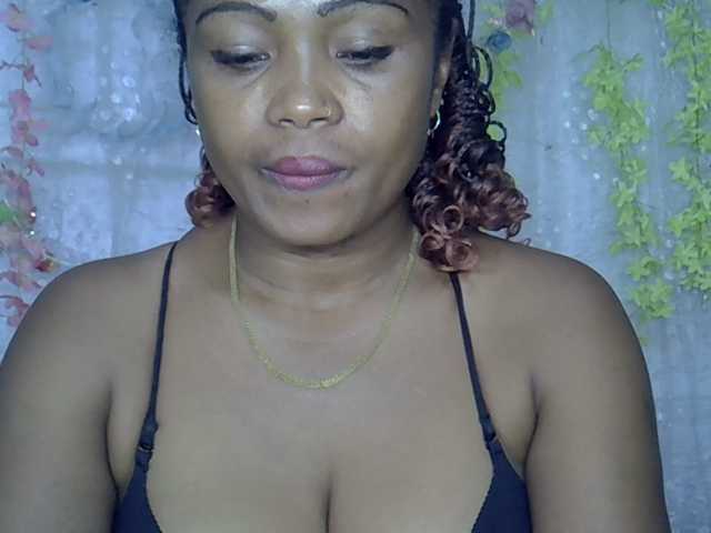 Sexywife1 live cam on BongaCams