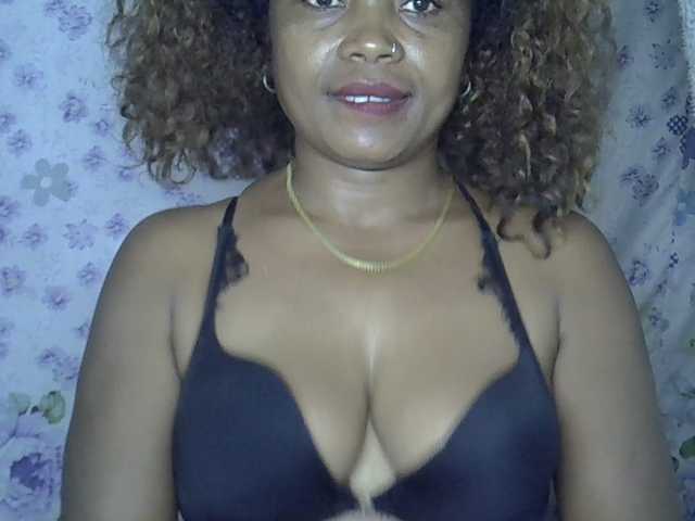 Sexywife1 live cam on BongaCams