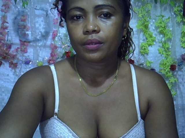 Sexywife1 live cam on BongaCams