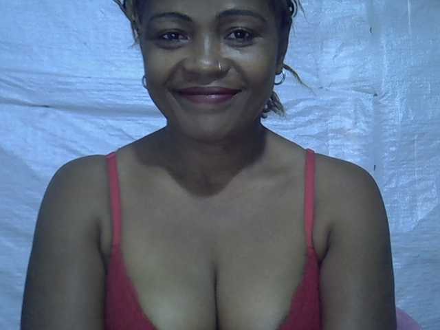 Sexywife1 live cam on BongaCams