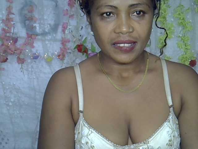 Sexywife1 live cam on BongaCams