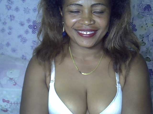Sexywife1 live cam on BongaCams