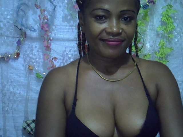 Sexywife1 live cam on BongaCams