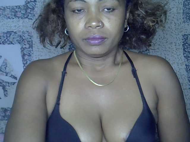 Sexywife1 live cam on BongaCams