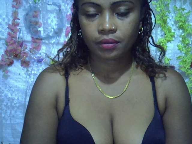 Sexywife1 live cam on BongaCams