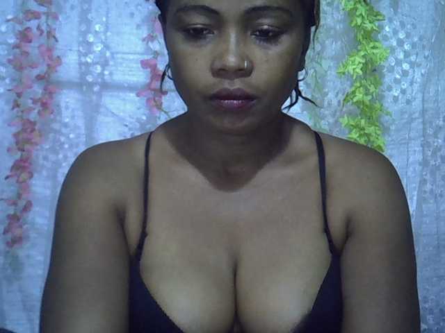 Sexywife1 — live female cam
