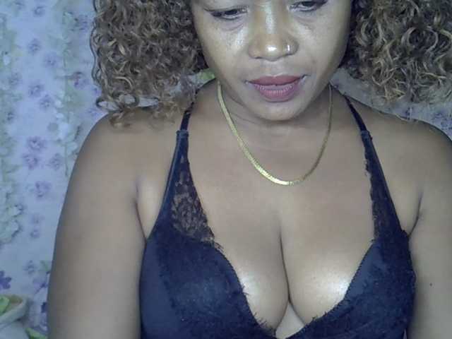 Sexywife1 live cam on BongaCams