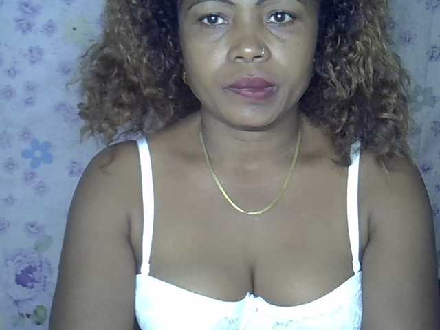 Sexywife1 live cam on BongaCams