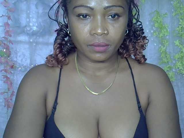 Sexywife1 live cam on BongaCams