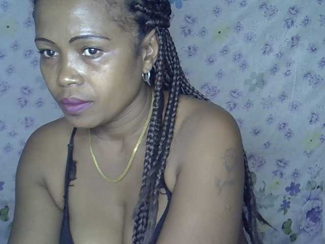 Sexywife1 live cam on BongaCams